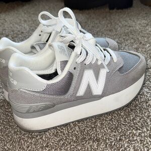 Platform New Balance 574 Gray and White Athletic Shoes